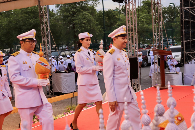 LINE_ALBUM_พิธีวางพานพุ่ม และจุดเทียนถวายพระพรช_240605_124.jpg