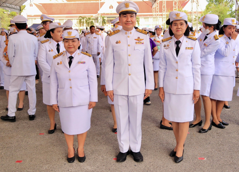 LINE_ALBUM_พิธีวางพานพุ่ม และจุดเทียนถวายพระพรช_240605_132.jpg
