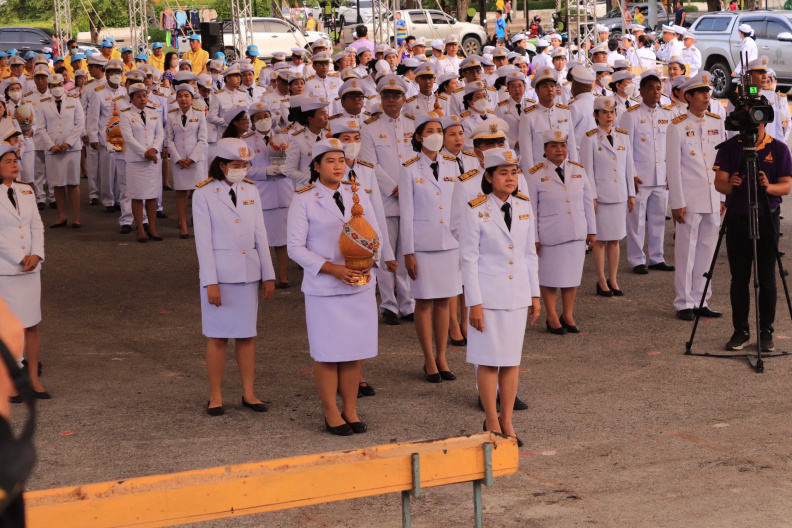 LINE_ALBUM_พิธีวางพานพุ่ม และจุดเทียนถวายพระพรช_240605_136.jpg