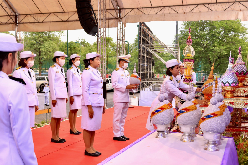 LINE_ALBUM_พิธีวางพานพุ่ม และจุดเทียนถวายพระพรช_240605_146.jpg