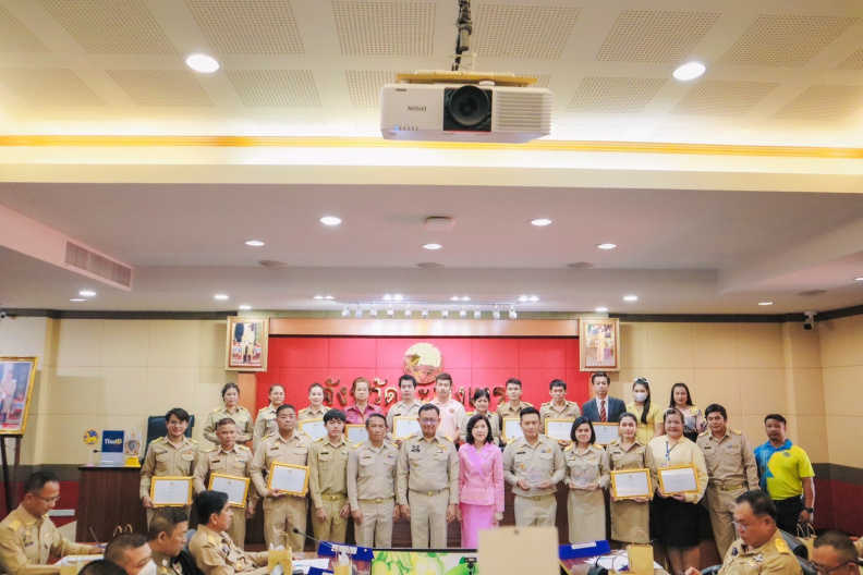 LINE_ALBUM_2566-12-18 มอบรางวัลประกวดขบวนแห่หลวงพ่อโสธ_๒๓๑๒๒๓_24.jpg