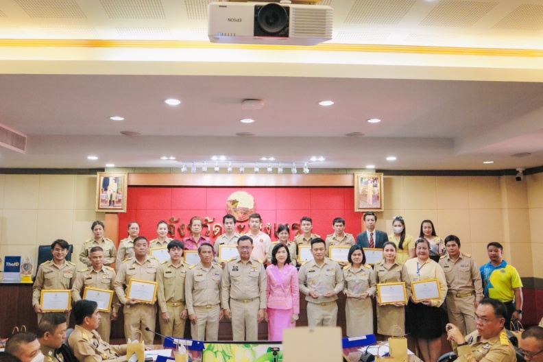 LINE_ALBUM_2566-12-18 มอบรางวัลประกวดขบวนแห่หลวงพ่อโสธ_๒๓๑๒๒๓_26.jpg