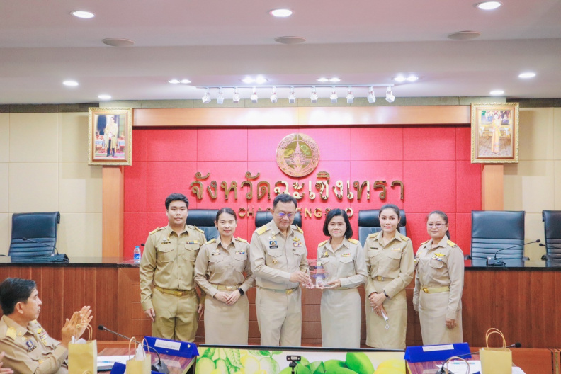 LINE_ALBUM_2566-12-18 มอบรางวัลประกวดขบวนแห่หลวงพ่อโสธ_๒๓๑๒๒๓_28.jpg
