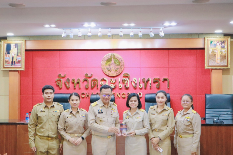 LINE_ALBUM_2566-12-18 มอบรางวัลประกวดขบวนแห่หลวงพ่อโสธ_๒๓๑๒๒๓_31.jpg