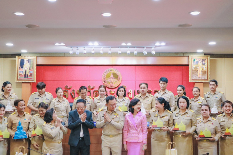 LINE_ALBUM_2566-12-18 มอบรางวัลประกวดขบวนแห่หลวงพ่อโสธ_๒๓๑๒๒๓_35.jpg