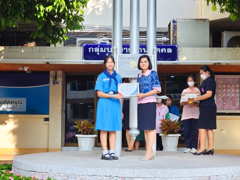 LINE_ALBUM_2566-12-13 มอบรางวัลนวัตกรรมทางการงานอาชีพ GPA_๒๓๑๒๑๓_10.jpg