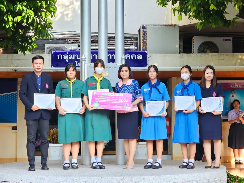 LINE_ALBUM_2566-12-13 มอบรางวัลนวัตกรรมทางการงานอาชีพ GPA_๒๓๑๒๑๓_14.jpg