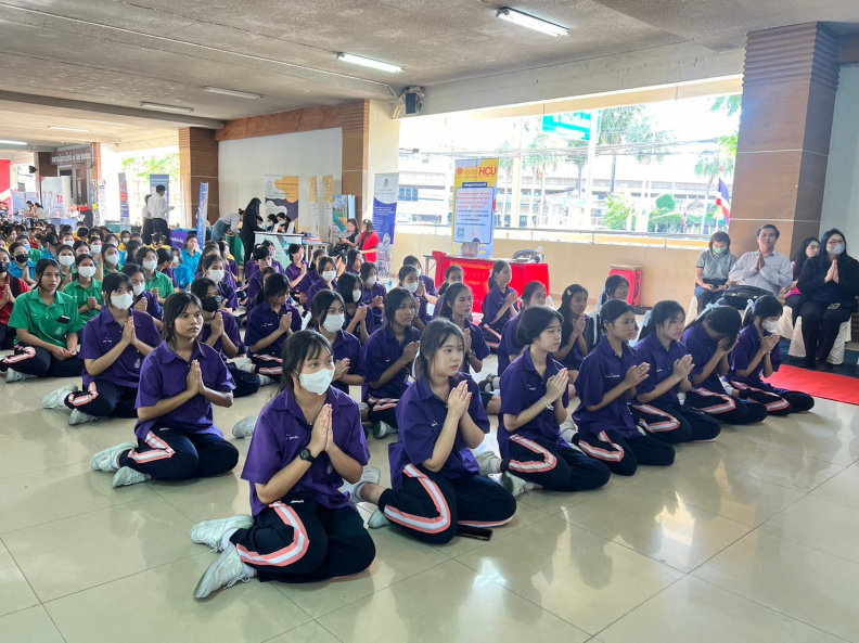 LINE_ALBUM_81266 กิจกรรมนิทรรศการแนะแนวการศึกษาต่อ_๒๓๑๒๑๐_193.jpg