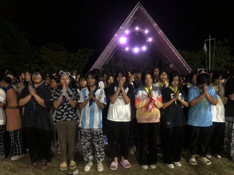 LINE_ALBUM_66-12-1-2 ค่ายพักแรม ม.2_๒๓๑๒๐๖_199.jpg