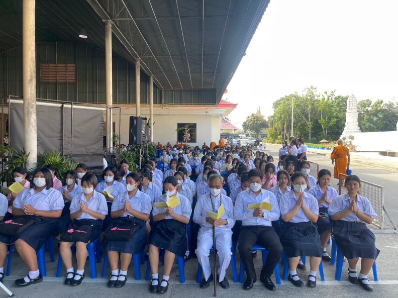 LINE_ALBUM_พิธีเจริญพระพุทธมนต์ถวายพระพรชัยมงคล_๒๓๑๒๐๖_2.jpg