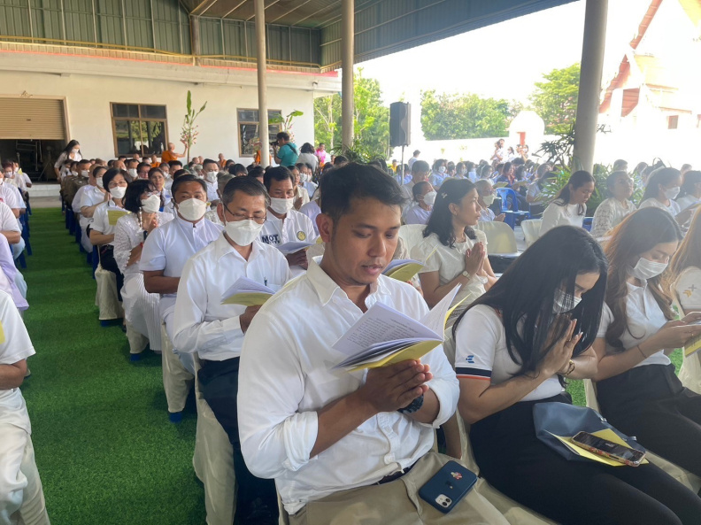 LINE_ALBUM_พิธีเจริญพระพุทธมนต์ถวายพระพรชัยมงคล_๒๓๑๒๐๖_5.jpg