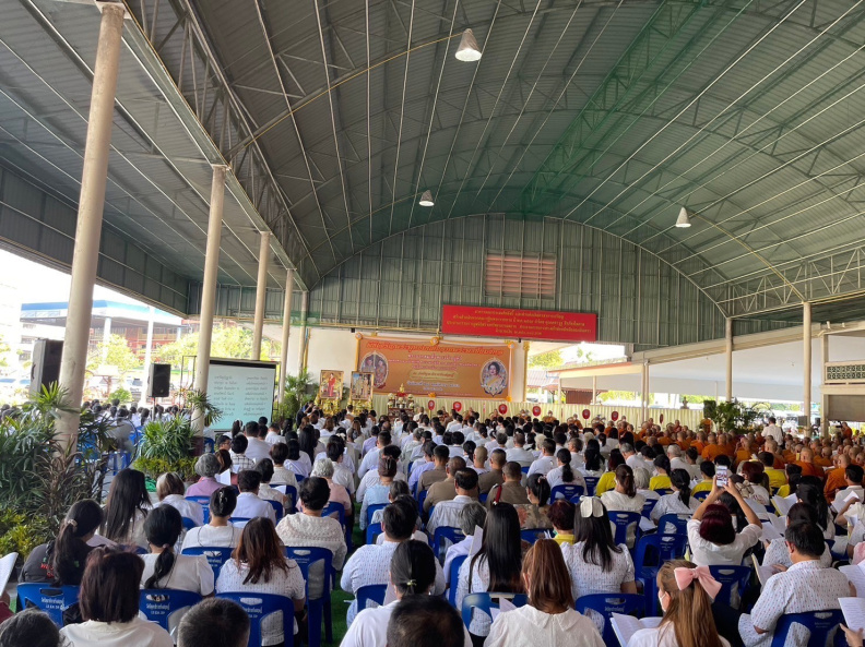 LINE_ALBUM_พิธีเจริญพระพุทธมนต์ถวายพระพรชัยมงคล_๒๓๑๒๐๖_10.jpg