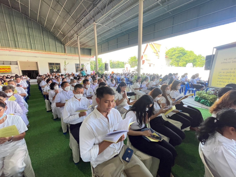 LINE_ALBUM_พิธีเจริญพระพุทธมนต์ถวายพระพรชัยมงคล_๒๓๑๒๐๖_8.jpg