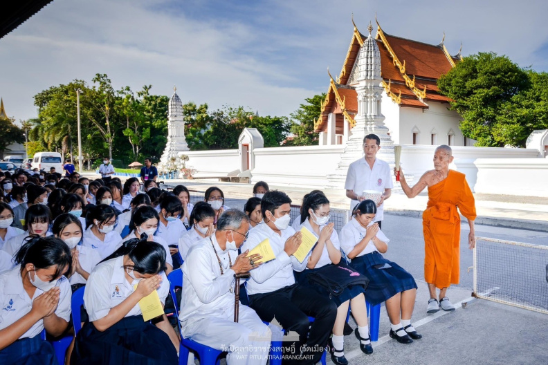 LINE_ALBUM_พิธีเจริญพระพุทธมนต์ถวายพระพรชัยมงคล_๒๓๑๒๐๖_19.jpg