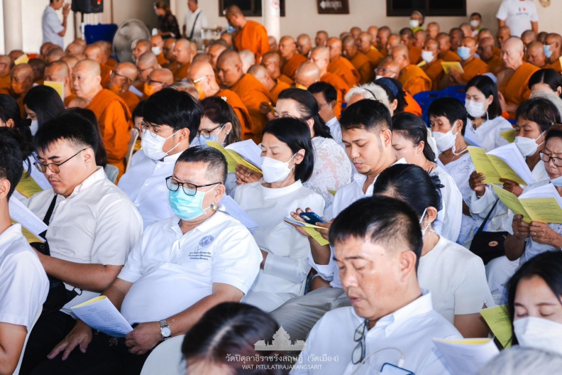 LINE_ALBUM_พิธีเจริญพระพุทธมนต์ถวายพระพรชัยมงคล_๒๓๑๒๐๖_25.jpg