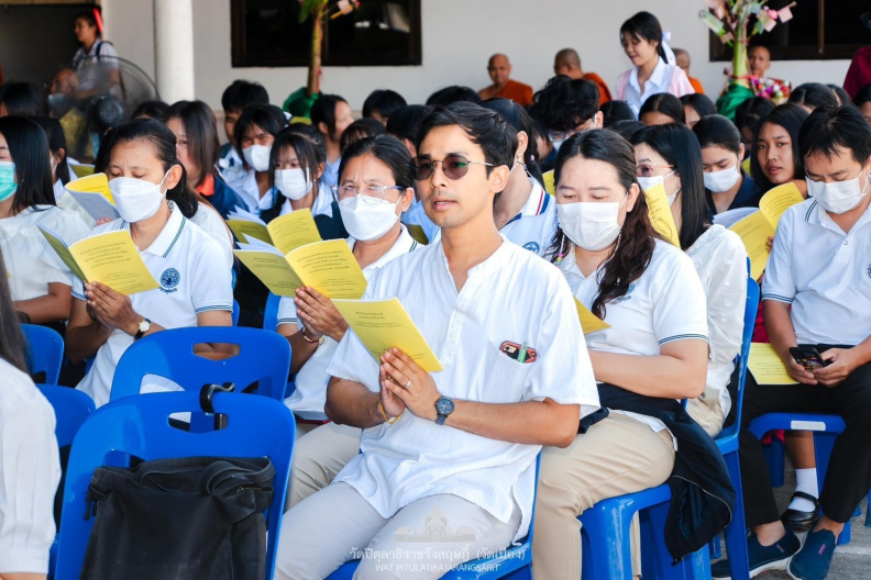 LINE_ALBUM_พิธีเจริญพระพุทธมนต์ถวายพระพรชัยมงคล_๒๓๑๒๐๖_31.jpg