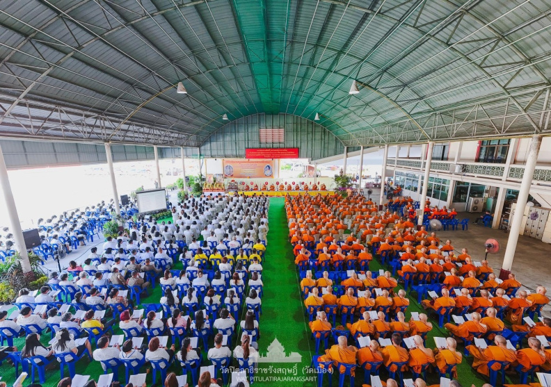 LINE_ALBUM_พิธีเจริญพระพุทธมนต์ถวายพระพรชัยมงคล_๒๓๑๒๐๖_40.jpg