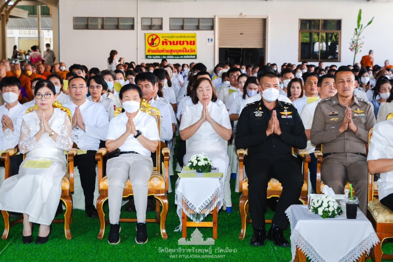 LINE_ALBUM_พิธีเจริญพระพุทธมนต์ถวายพระพรชัยมงคล_๒๓๑๒๐๖_43.jpg