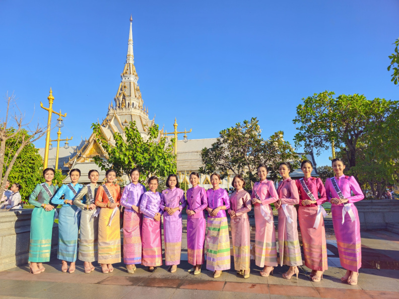 LINE_ALBUM_241166 ขบวนแห่องค์ หลวงพ่อโสธร_231127_599.jpg