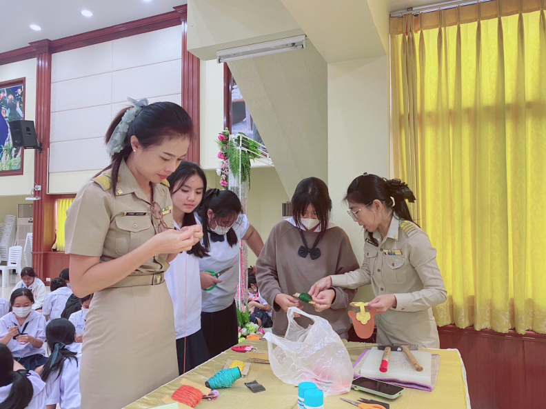 LINE_ALBUM_201166 กิจกรรมแนะแนวอาชีพให้กับนักเรียน ม ม.3_231127_63.jpg