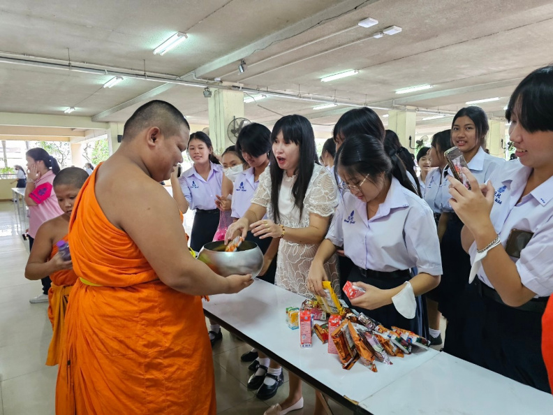 LINE_ALBUM_09-11-2566 ดัดดรุณีวิถีพุทธ_231109_2.jpg