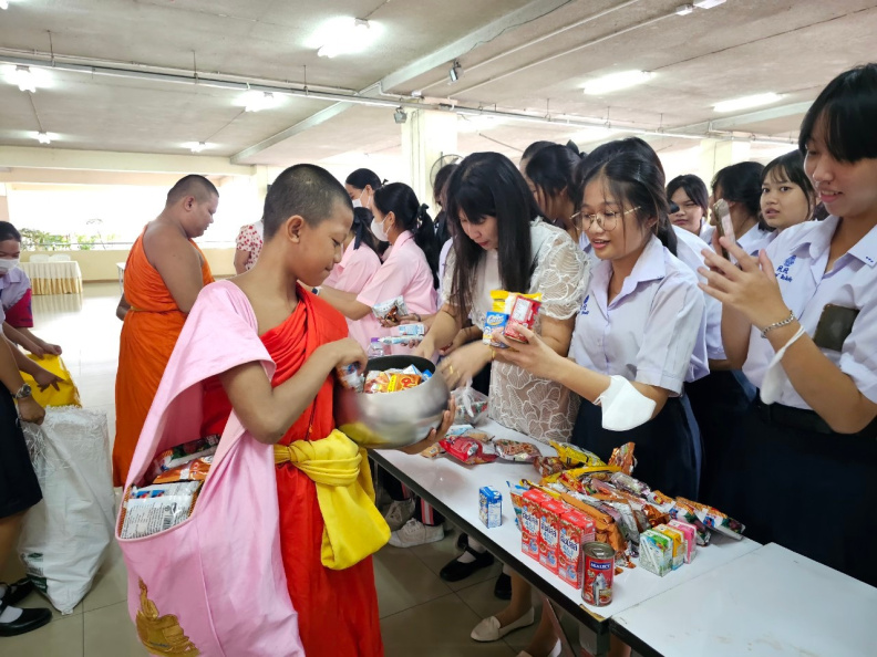 LINE_ALBUM_09-11-2566 ดัดดรุณีวิถีพุทธ_231109_5.jpg