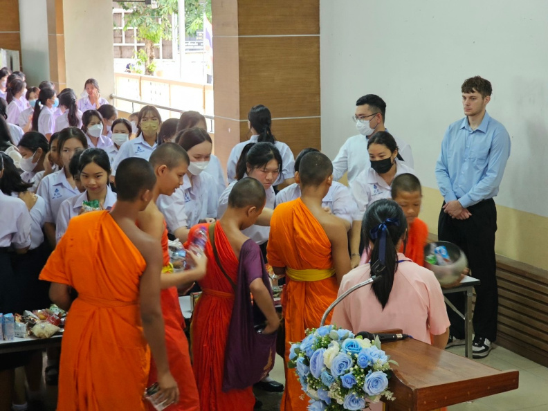 LINE_ALBUM_09-11-2566 ดัดดรุณีวิถีพุทธ_231109_12.jpg