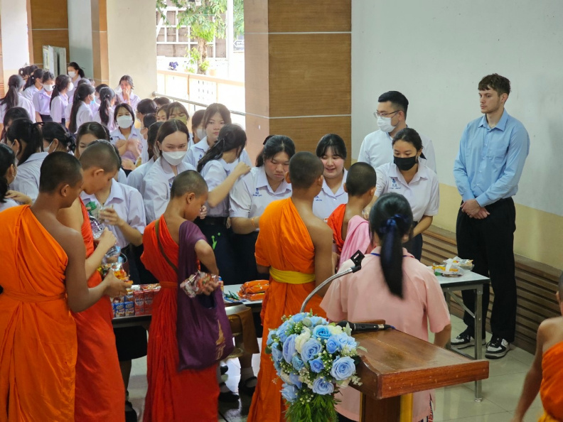 LINE_ALBUM_09-11-2566 ดัดดรุณีวิถีพุทธ_231109_14.jpg