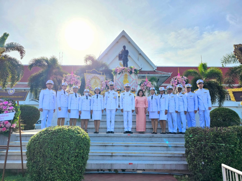 LINE_ALBUM_23-10-2566 น้อมรำลึกวันคล้ายวันสวรรคตรัชกาล_๒๓๑๐๒๖_31.jpg