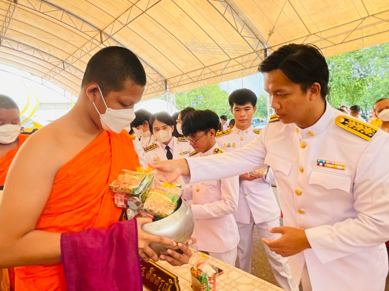 LINE_ALBUM_66-10-13 วันนวมินทรมหาราช_๒๓๑๐๒๖_36.jpg