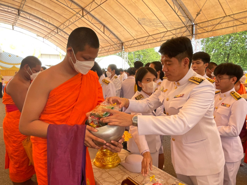 LINE_ALBUM_66-10-13 วันนวมินทรมหาราช_๒๓๑๐๒๖_38.jpg