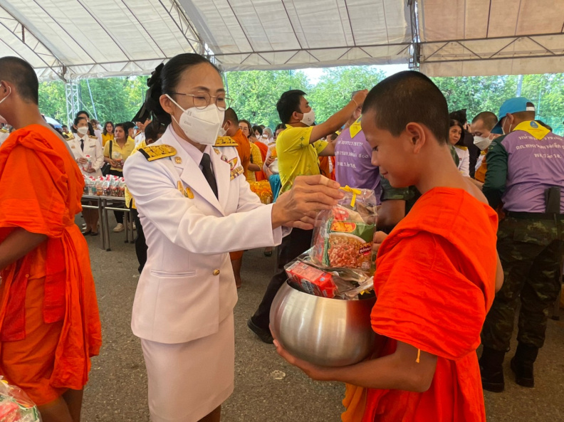 LINE_ALBUM_66-10-13 วันนวมินทรมหาราช_๒๓๑๐๒๖_39.jpg