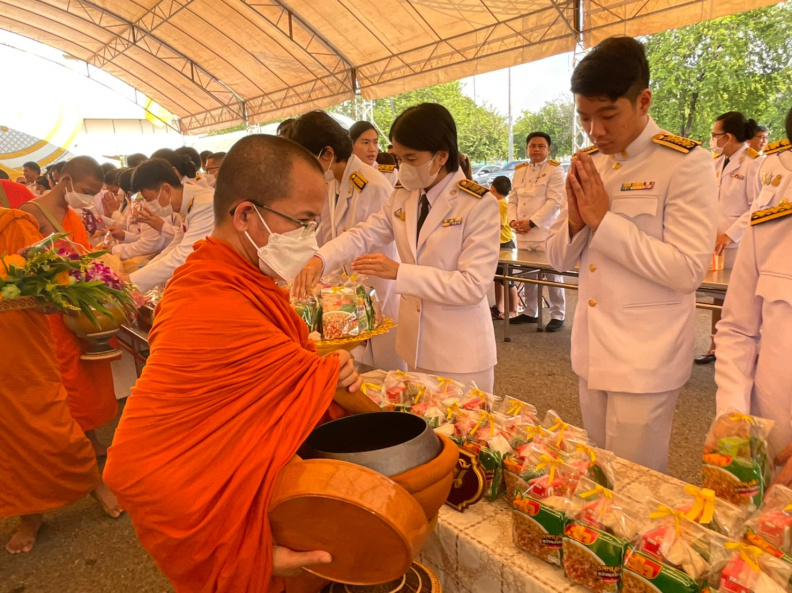 LINE_ALBUM_66-10-13 วันนวมินทรมหาราช_๒๓๑๐๒๖_54.jpg