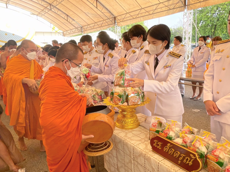 LINE_ALBUM_66-10-13 วันนวมินทรมหาราช_๒๓๑๐๒๖_59.jpg