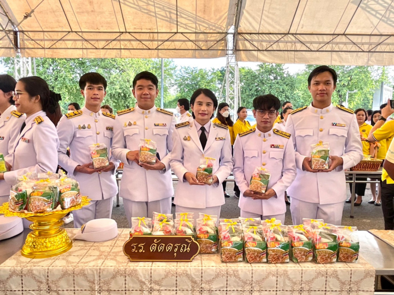 LINE_ALBUM_66-10-13 วันนวมินทรมหาราช_๒๓๑๐๒๖_61.jpg