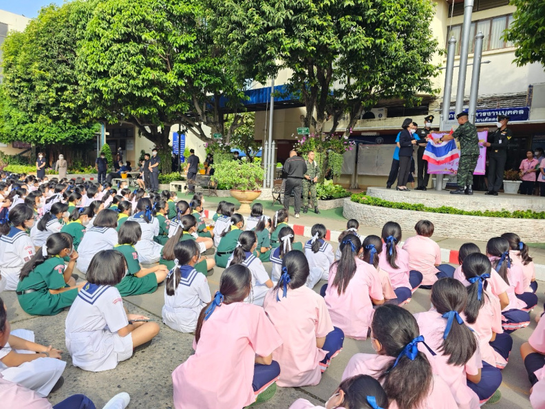 LINE_ALBUM_20-09-2566 กิจกรรมวันพระราชทานธงชาติไทย_231109_75.jpg