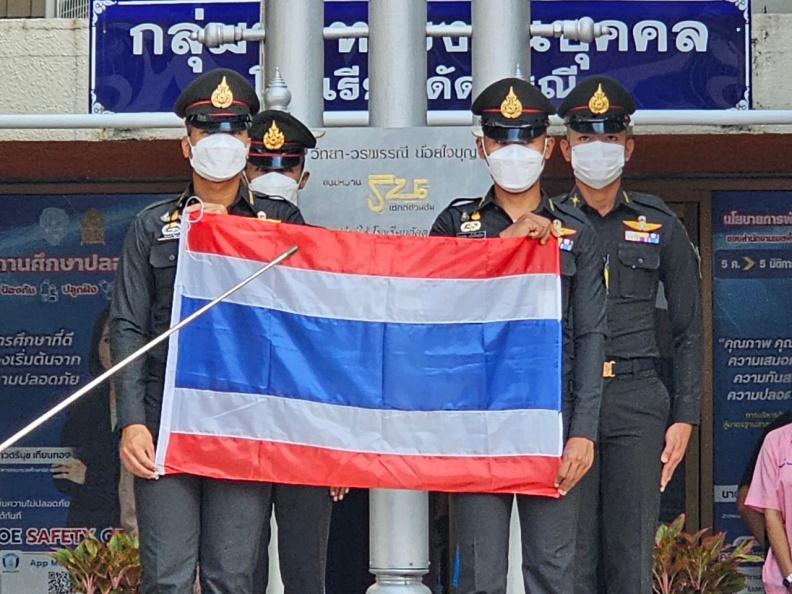LINE_ALBUM_20-09-2566 กิจกรรมวันพระราชทานธงชาติไทย_231109_37.jpg