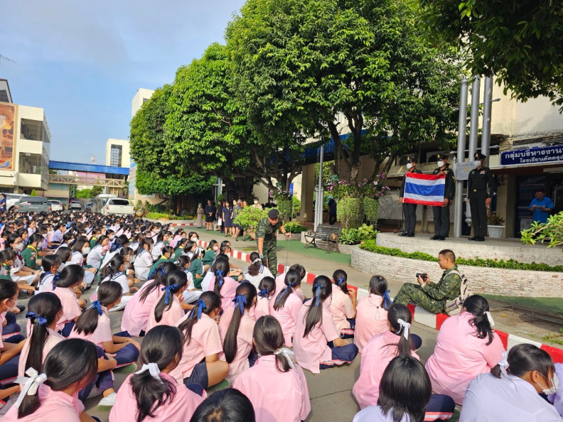 LINE_ALBUM_20-09-2566 กิจกรรมวันพระราชทานธงชาติไทย_231109_58.jpg