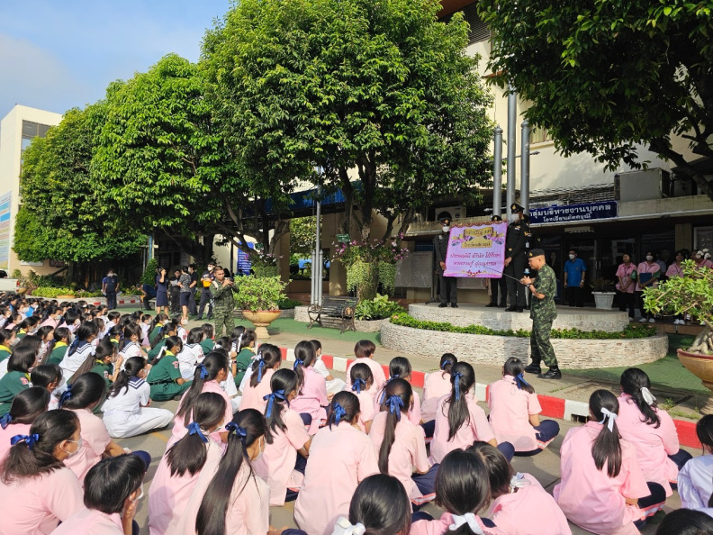 LINE_ALBUM_20-09-2566 กิจกรรมวันพระราชทานธงชาติไทย_231109_63.jpg