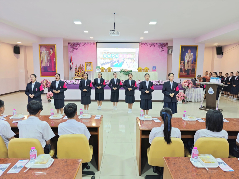 LINE_ALBUM_2567-11-28 ศึกษาดูงานสภา_241128_1.jpg