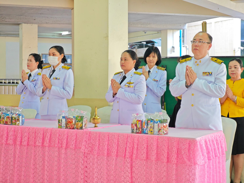 LINE_ALBUM_2567-12-04 พิธีทำบุญตักบาตรถวายเป็นพระราชกุ_241204_48.jpg